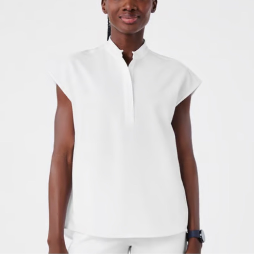 FIGS RAFAELA OPTIC WHITE SCRUB TOP S PERFECT CONDITION!